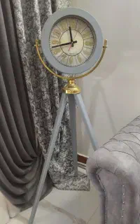ساعت پایه دار