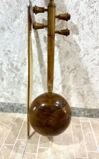 کمانچه پشت بسته
