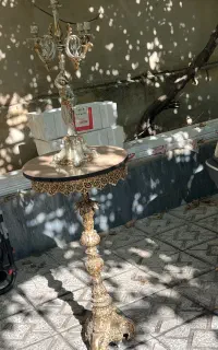میز تلفن و شمعدانی