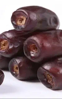درخت خرما اجاره میکنم از چهار صد خوشه به بالا
