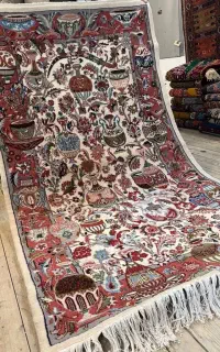قالیچه ۳ متری  دستباف کاسه و کوزه گل ابریشم