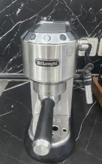 دستگاه اسپرسوساز delonghi مدل EC685M