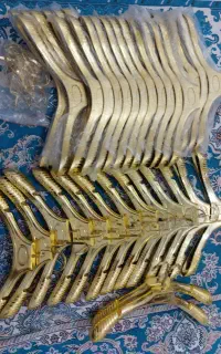 چوب رختی طلایی