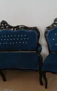 مبل سلطنتی درحدنو یک عدد سه نفره ویک عدد یک نفره