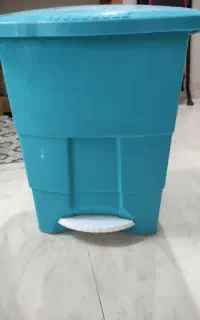 سطل زباله پدالی سالم وتمیز