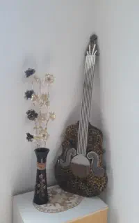 گیتار آینه ای وگلدان چوبی معرق کاری با گل