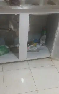 یک عدد آبچکون و زیر ظرفشویی