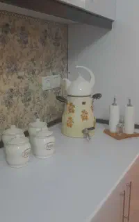 کتری و قوری ،ظرف روغن زیتون و آبلیو و پا سماوری