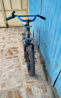 یک عدد دوچرخه فروشی