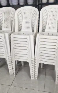 صندلی پلاستیکی در حد نو