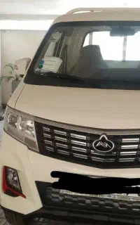راننده با ماشین