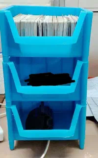 تعدادی پالت ابزاربا قفسه پهن