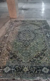فرش ۲در۲ تبریز تمیز و مرتب فقط به شستشو نیاز داره