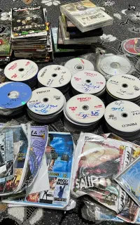 تعداد زیادی فیلم DVD و CD