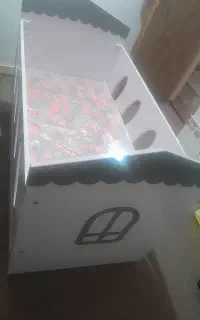 تخت خواب و گهواره
