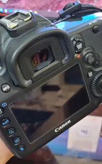 فروش Canon 5D Mark IV بسیار تمیز  در حد آکبند