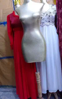 سه عدد مانکن تاج دار
