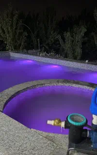 مجری جارو استخری