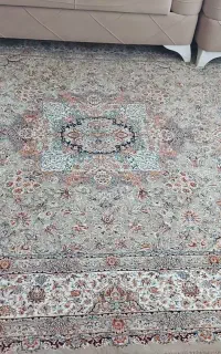 ۳ تخته فرش ۶ متری و ۴ عدد پشتی