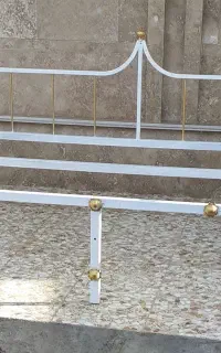 تخت حیاط فلزی