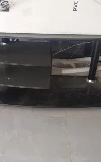 زیر تلویزیون شیشه ای