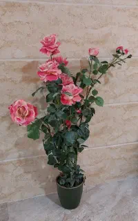 گلدان گل مصنوعی کار کرده