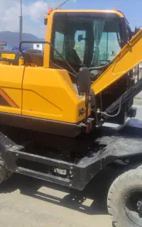 مینی بیل لاستیکی