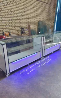 پیشخوان دکور ویترین قفسه رگال کانتر دکورداروخانه