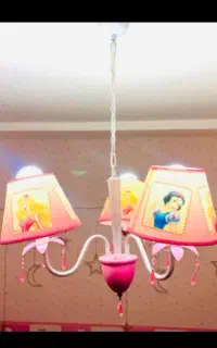 لوستر و دیواری اتاق بچه