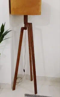 آباژور ایستاده