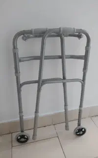 واکر چرخدار تاشو با ویژگی تنظیم قد