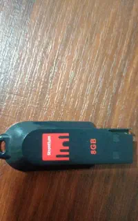 دوعدد فلش 8و 16گیگ