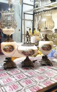 چراغ لاله همراه با شکلات خوری