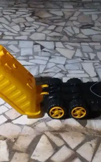 اسباب‌بازی‌کامیون