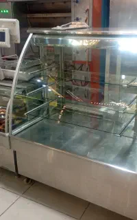 ویترین و لوازم قنادی