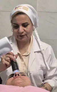 آموزش وخدمات زیبایی