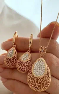 بدلیجات ژوپبنگ با آبکاری طلا ۱۸ عیار