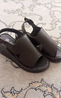 یک جفت کفش صندل