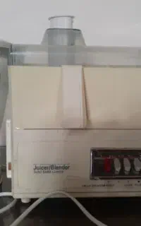 یکدستگاه آبمیوه گیری  Blander