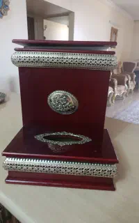 جای دستمال کاغذی و سطل کنار پذیرایی