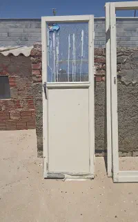 یک عدد درب سرویس