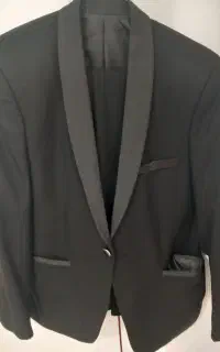 دو عدد کت شلوار درحد نو