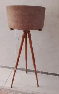 آباژور ایستاده