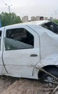 مشاورر. خریدار ماشین تصادفی و چپ شده