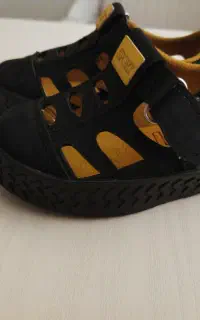 کفش بچگانه نو