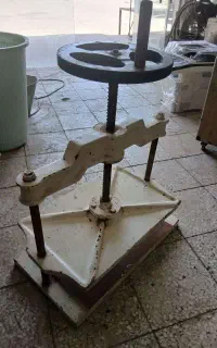 دستگاه  پرس صحافی پیچی