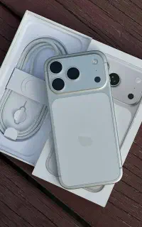 اپلiPhone 17 ProMax باحافظه ۲۵۶ گیگ Zaa