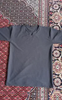 تیشرت نو و دست نخورده