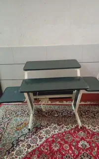 میز تحریر و کامپیوتر