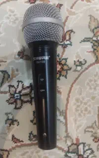 یک میکروفون